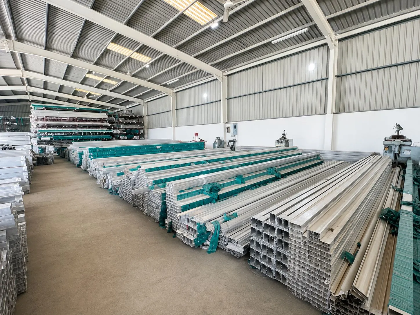 Aluminium extrusion profiles stocked inside the CINACO warehouse