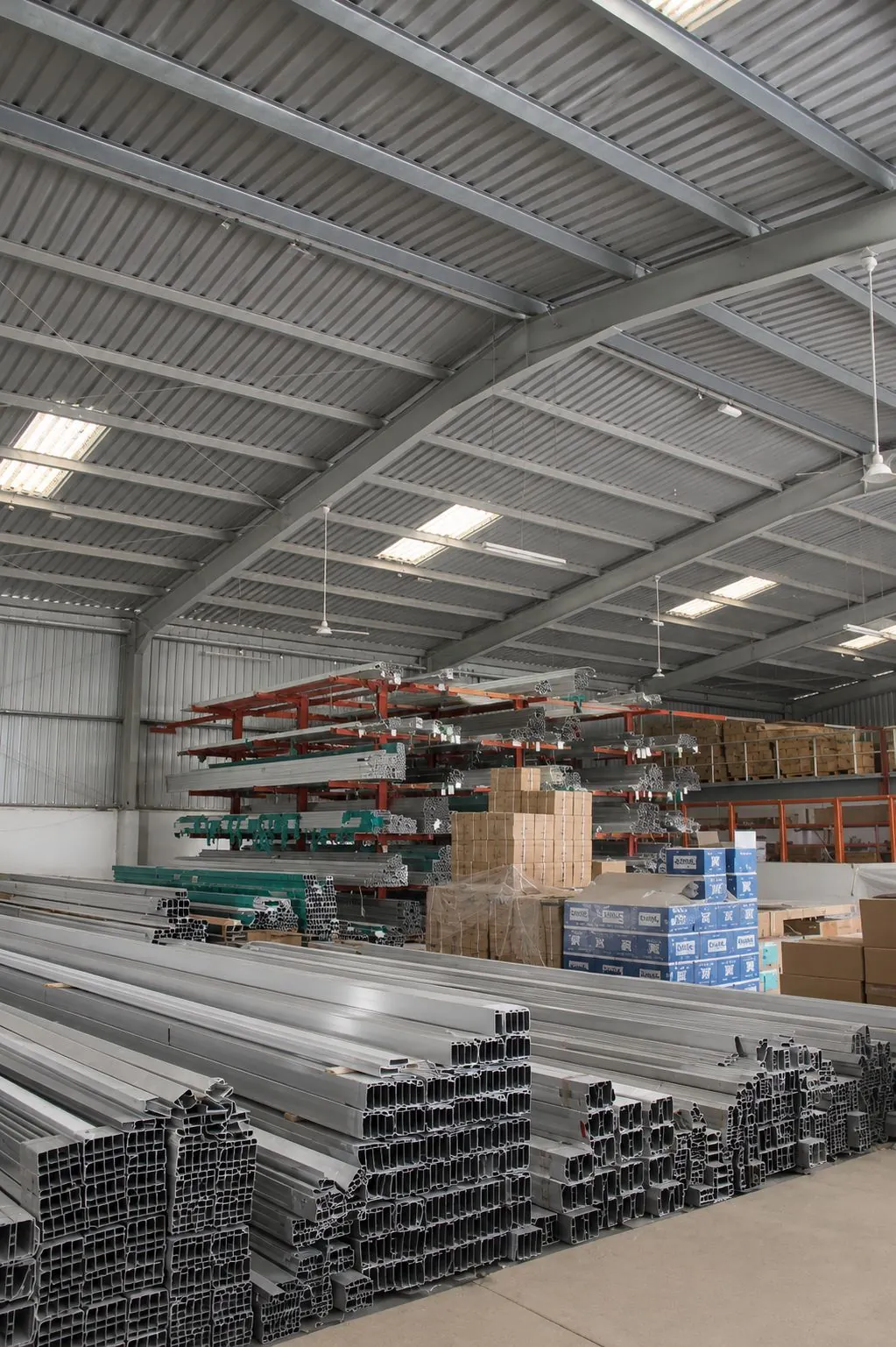 Aluminium profile sections stored on CINACO warehouse racks